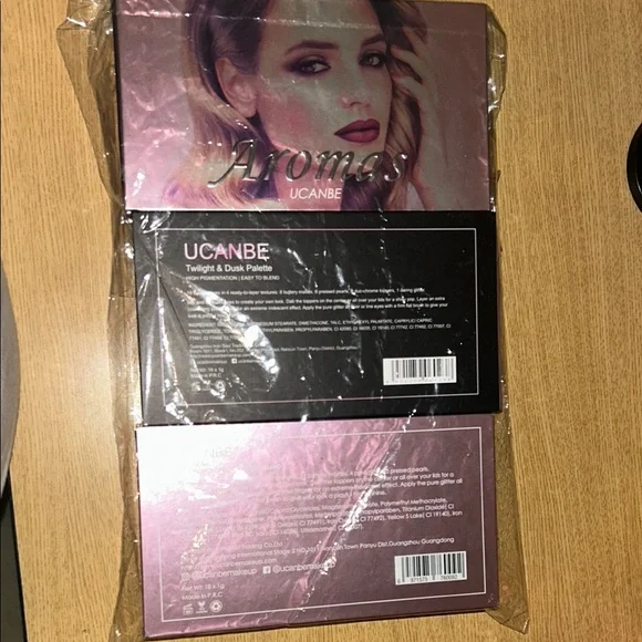 Aromas Twilight Eyeshadow Palette - Pink and Purple - Picture 2 of 5